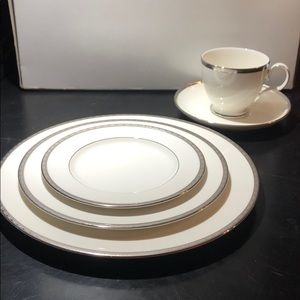Noritake 5piece Setting. Cascade platinum pattern